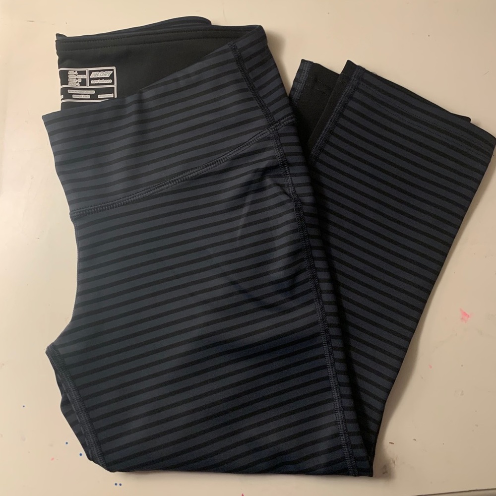 💥“Like New” Cropped New Balance Leggings💥